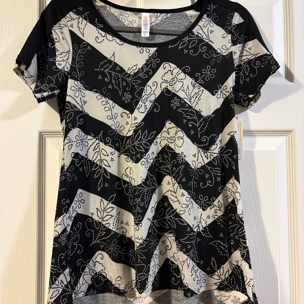 LuLaRoe Black and Gray Floral Chevron Top